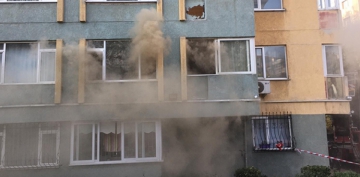 Kadıköy'de 15 katlı apartmanda yangın paniği