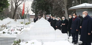 Cumhurbakan Erdoan, Necmettin Erbakan'n mezarn ziyaret etti