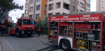 Kayseri'de 13 katlı apartmanda yangın