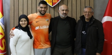 Kayserispor'da Bilal Bayazit'in szlemesi 3 sene uzatld