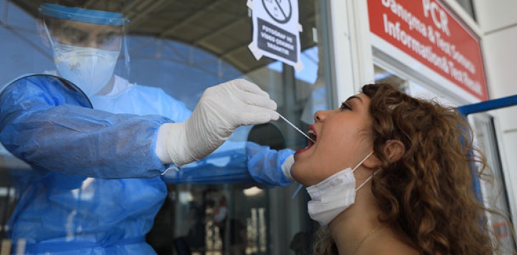 Antalya'da 3 ayda 150 bin yurt d yolcusuna koronavirs testi yapld