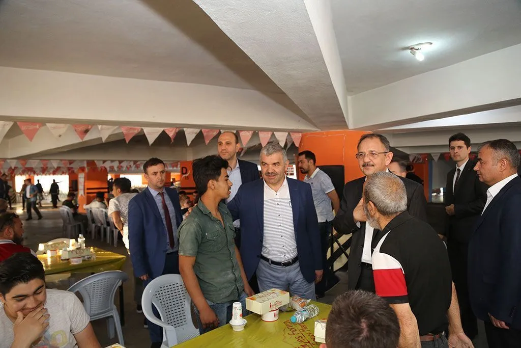 Bakan ve Başkan Halkla Birlikte
