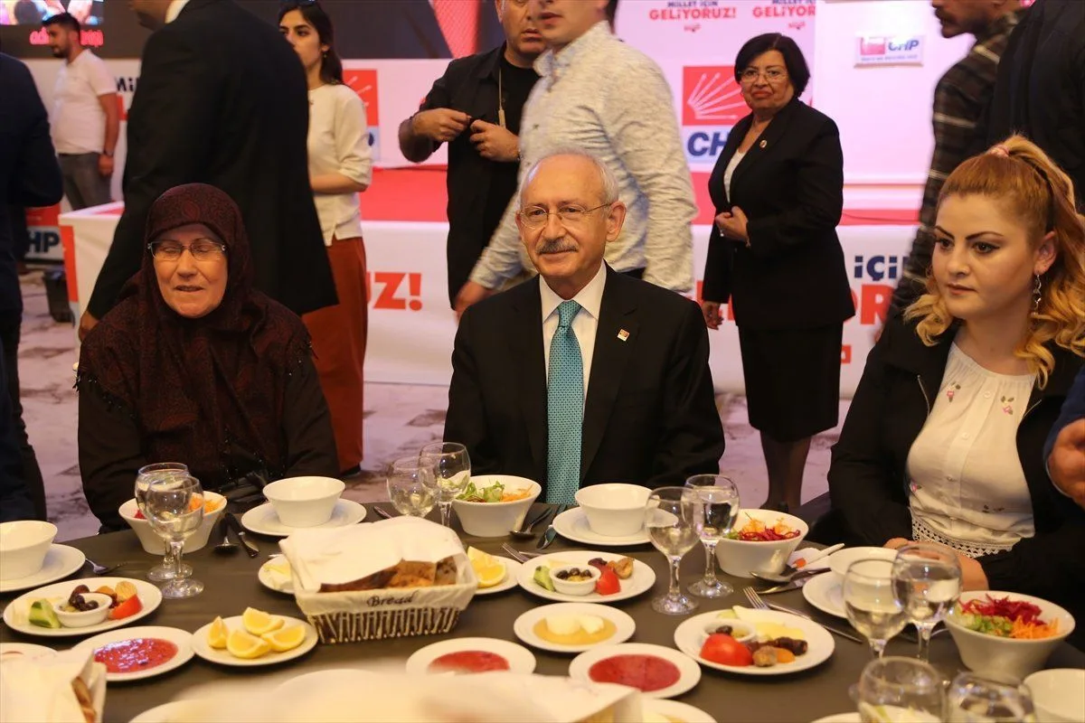 Chp Genel Başkanı Kemal Kılıçdaroğlu, Eskişehir İl Başkanlığı’nın Düzenlediği İftar Yemeğine Katıldı