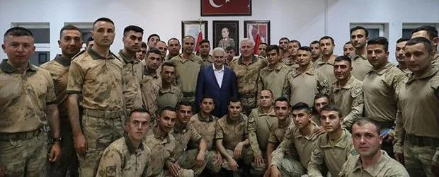 Başbakan Yıldırım, Şırnak'ta Çakırsöğüt Jandarma Komando Tugay Komutanlığında