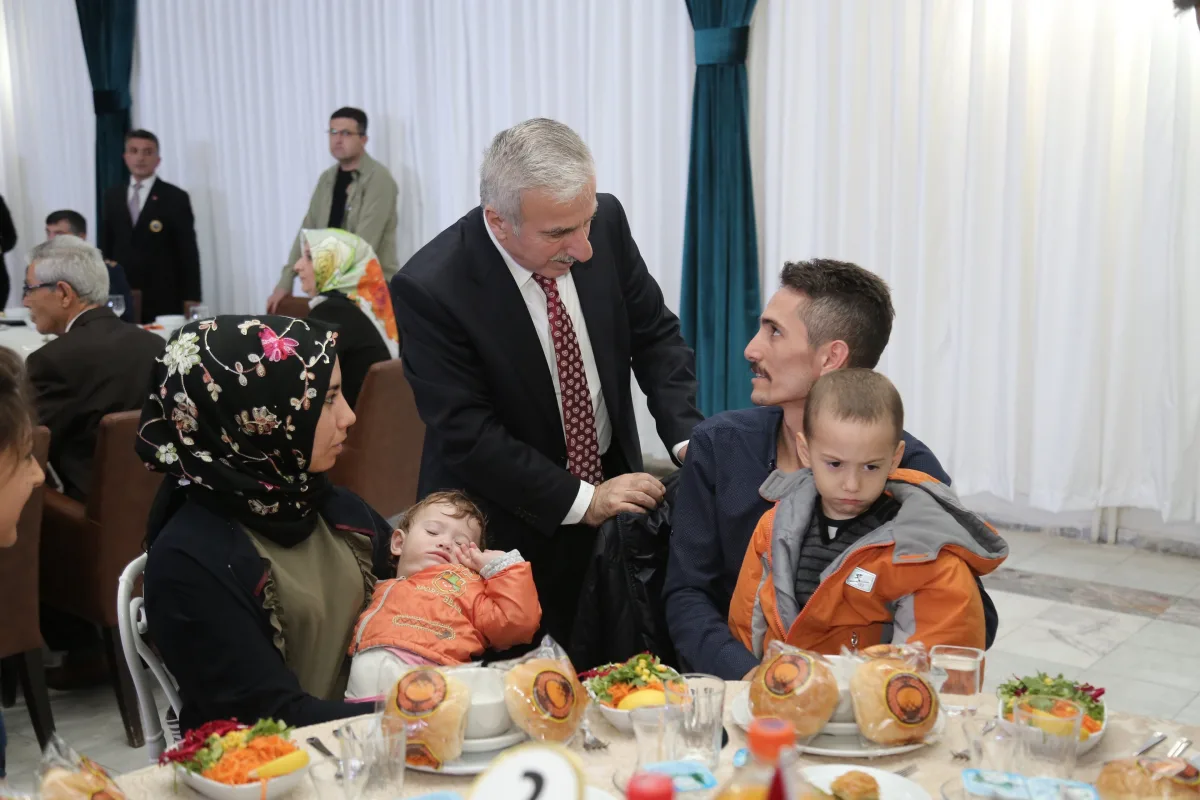 Vali Kamçı Şehit Aileleri ile İftar Yemeğinde Bir Araya Geldi