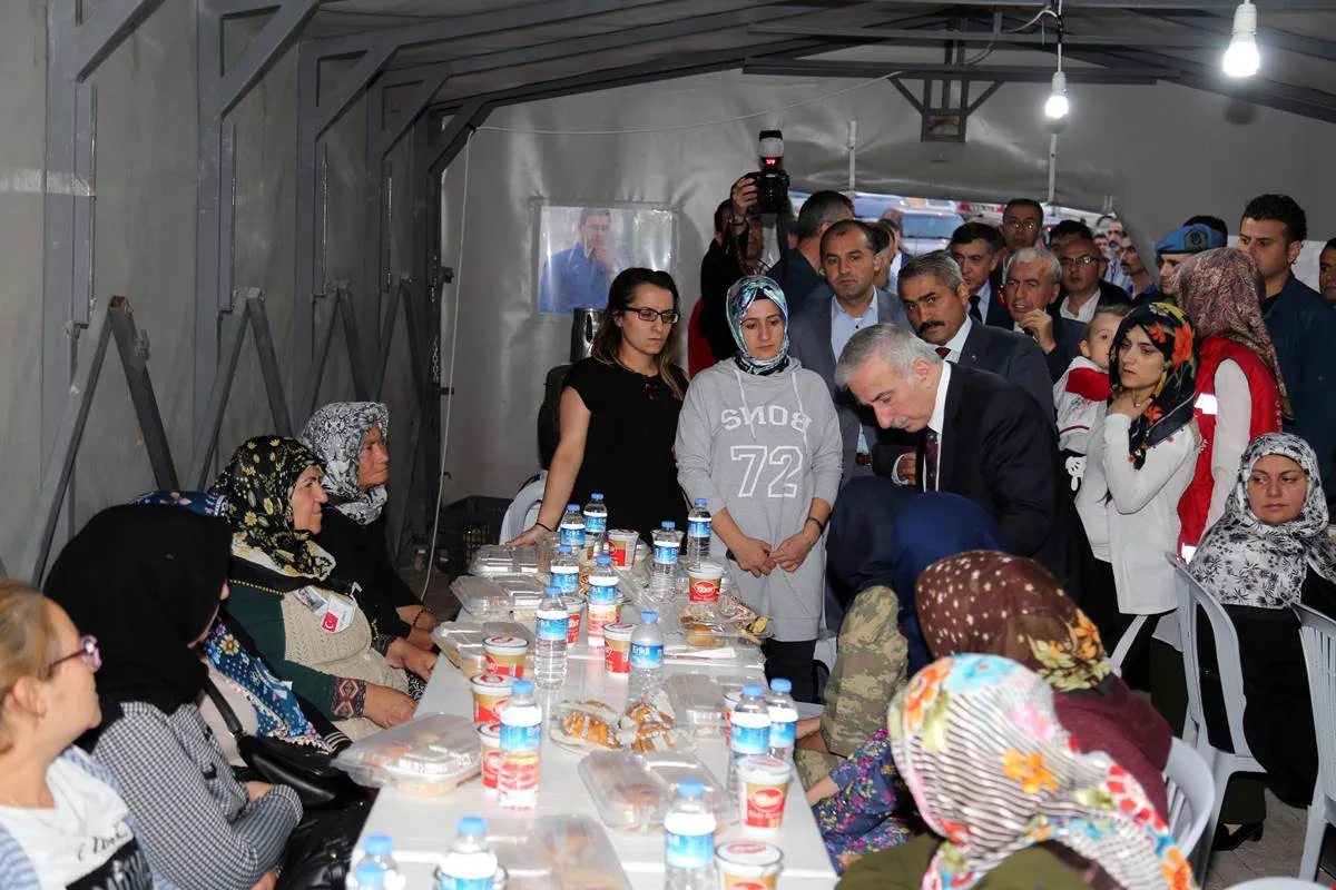 Vali Kamçı Şehidimiz Orhan Özkan’ın Ailesini Ziyaret Etti