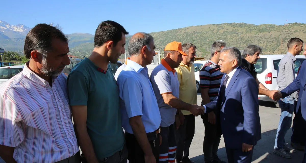 Belediye İşçileri Bayram Öncesi Maaşları İle Birlikte 2. Dönem İkramiyelerini Aldılar