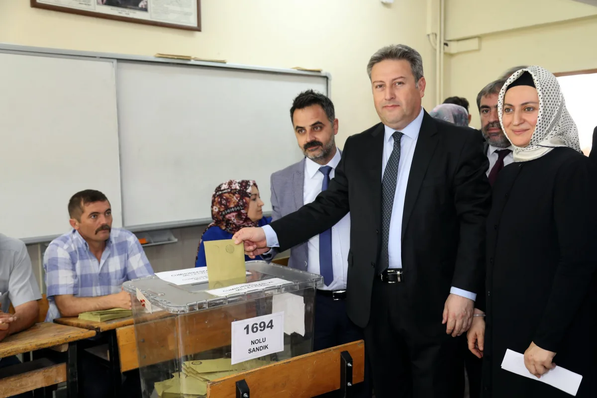 Başkan Palancıoğlu Oyunu Eşi Ve Partililerle Kullandı
