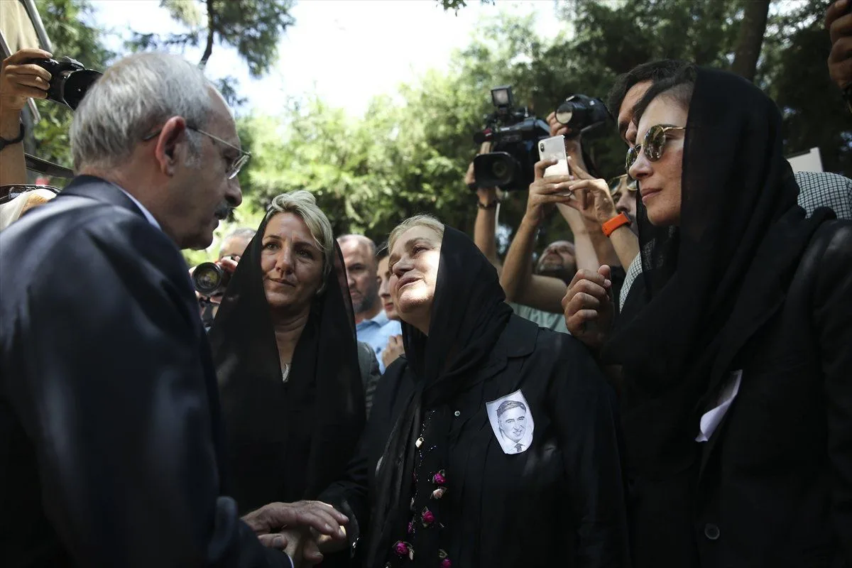 CHP Genel Başkanı Kemal Kılıçdaroğlu, Eski Chp Bayrampaşa İlçe Başkanı Zahit Gürdal'ın Cenaze Törenine Katıldı