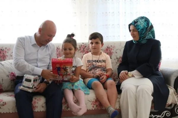 Çolakbayrakdar Çifti, Bayramı Vatandaşlarla Geçirdi