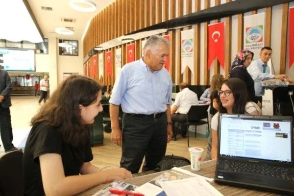 Başkan Büyükkılıç Öğrencilere Kucak Açtı