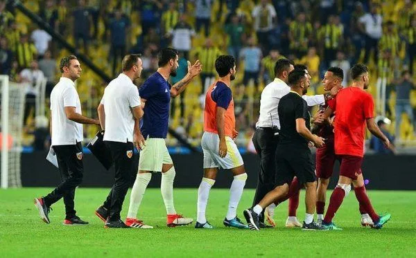 Volkan Demirel’den Kayserispor’lu Futbolculara Terbiyesizlik!