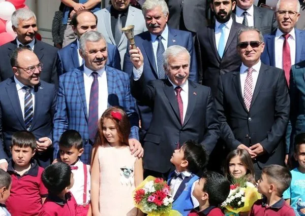 Kayseri’de İlk Ders Zili Vali Kamçı’dan