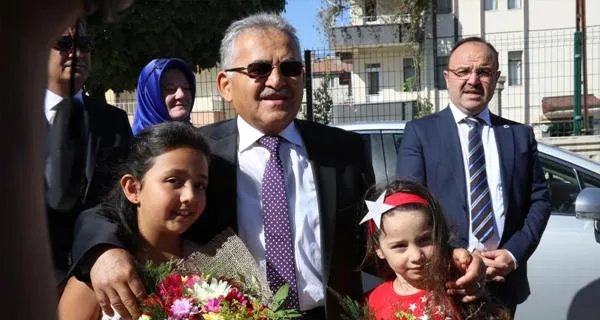 126.300 Öğrenci Okul Yollarında