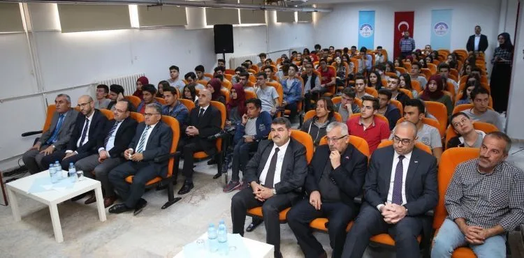 Eğitimcilerden Başkan Büyükkılıç’a Hayırseverlik Plaketi