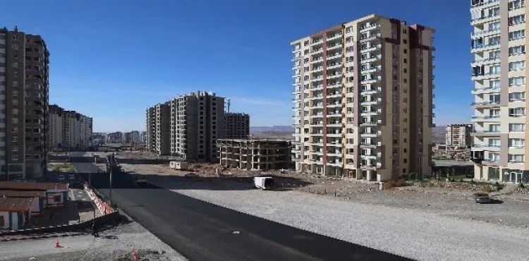 Başkan Çelik, İldem'deki asfaltlama çalışmalarını yerinde inceledi