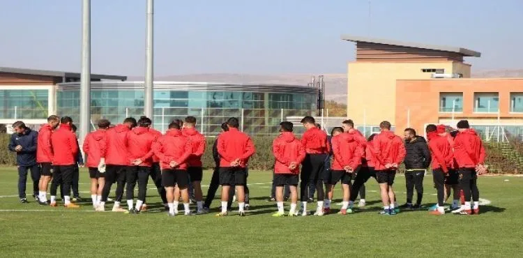 Ertuğrul Sağlam: “Galatasaray maçından 3 puan alıp geleceğe umutla bakacağız”