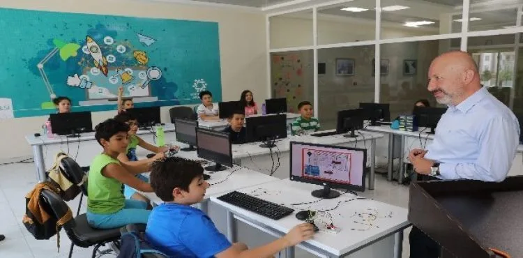 Kocasinanlı Çocuklar, Gençlik Merkezinde Verimli Zaman Geçiriyor