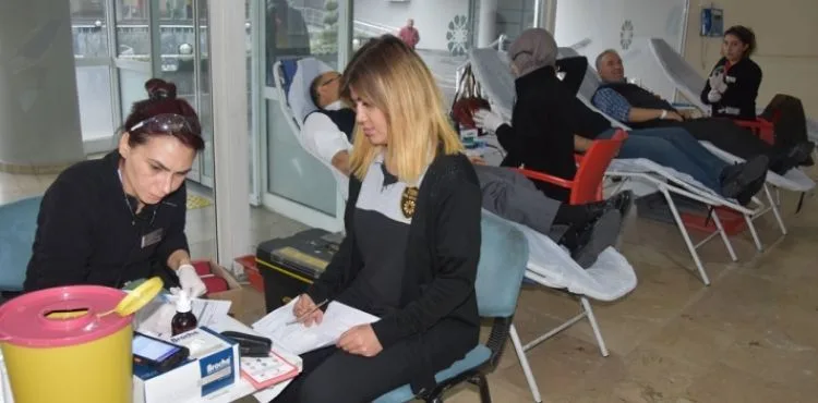 KOCASİNAN BELEDİYESİ’NİN PERSONELİ KIZILAY’A KAN BAĞIŞLADI