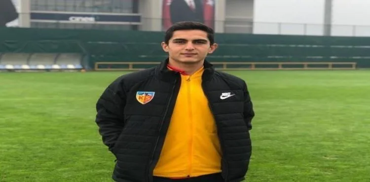 Kayserispor Abdullah'ı profesyonel yaptı