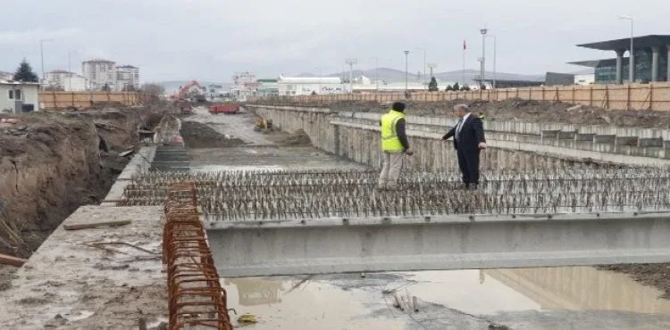 Büyükşehir kar kış demeden çalışıyor