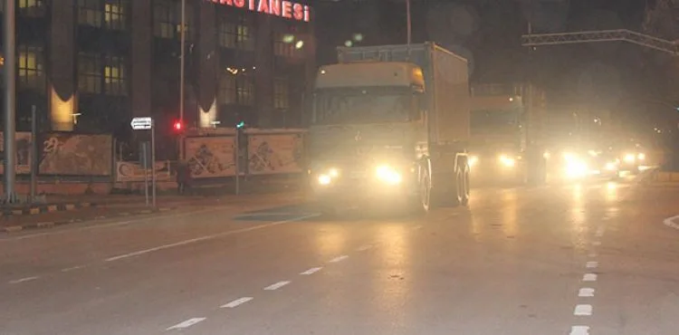 Suriye'ye askeri sevkiyat akşam saatlerinde hızlandı