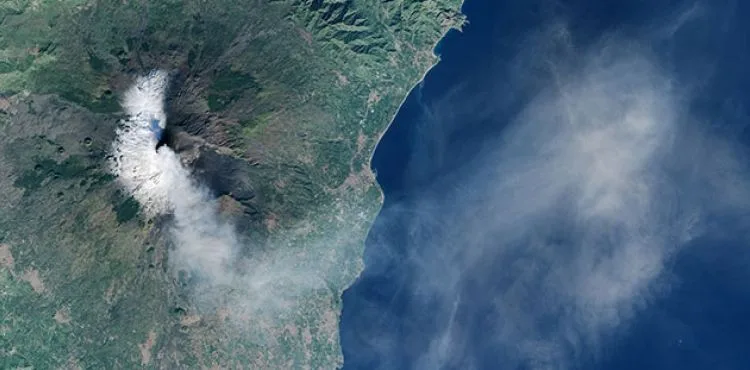 İtalya'da Etna Yanardağı yeniden faaliyete geçti