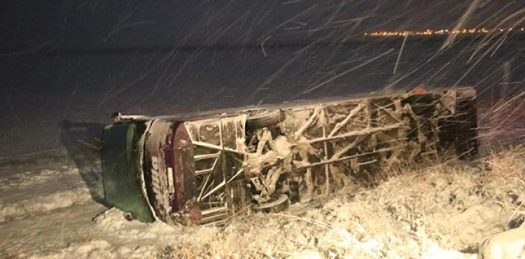 Ankara'da yolcu otobüsü devrildi: Çok sayıda yaralı var