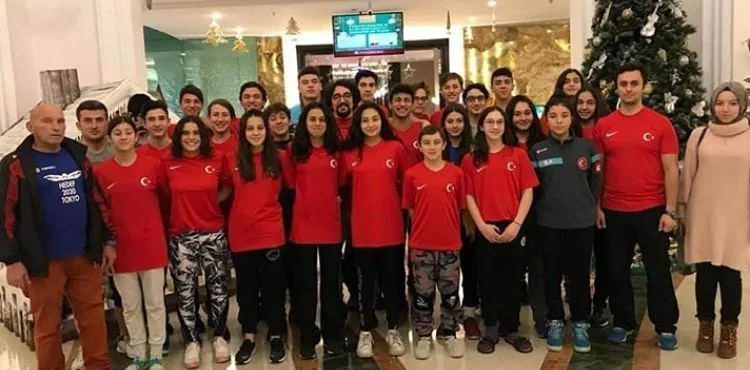 Denizi olmayan şehrin şampiyon yüzücüleri