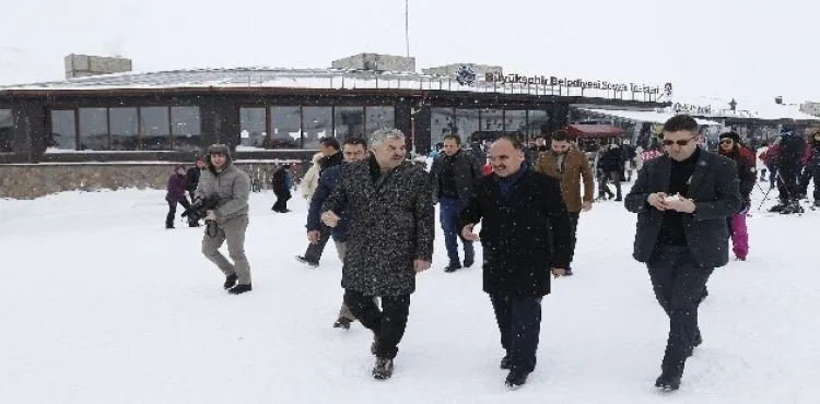 Başkan Çelik, Vali Günaydın ile birlikte Erciyes'e çıktı