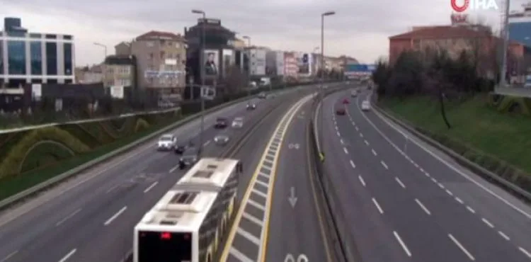 İstanbul'da yeni yılın ilk gününde yollar boş kaldı