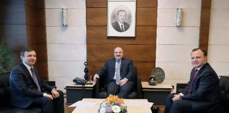 ERÜ Rektörü Çalış, Sanayi ve Teknoloji Bakanı Varank'ı Ziyaret Etti