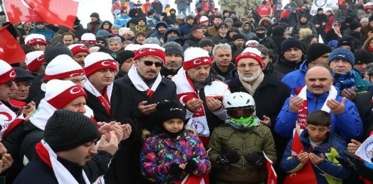 Tipiye rağmen Sarıkamış şehitlerini anmak için Erciyes'e akın ettiler