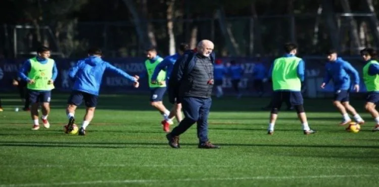 Kayserispor çalışmalara ara vermeden devam ediyor