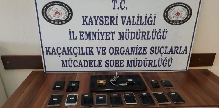 Kaçak cep telefonu operasyonunda iki kişi gözaltına alındı