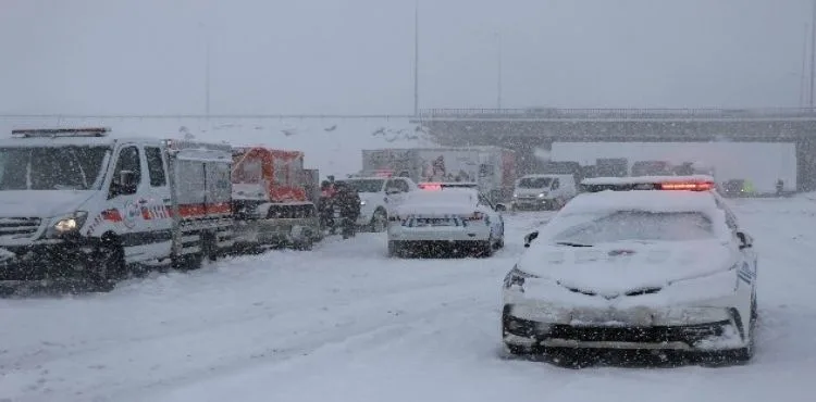 Kayseri'de ulaşıma kar engeli