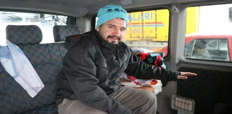 Yolda kalan vatandaşlar aileleri ile görüntülü konuşarak haberleşti