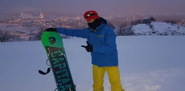 2 bin rakımlı dağdan snowboard ile kaydı
