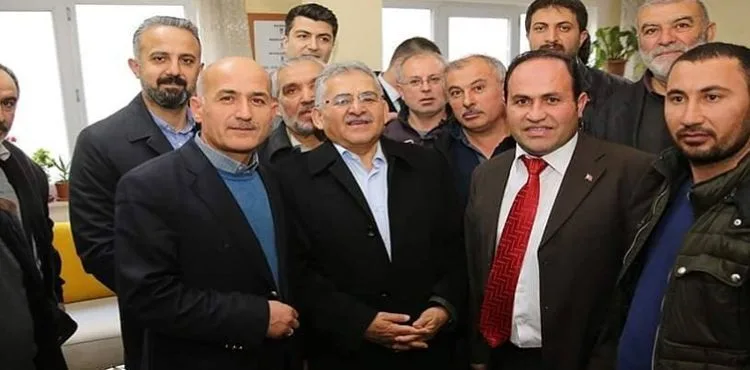 Başkan Büyükkılıç Yozgat Sarıkayalılar Derneğini ziyaret etti