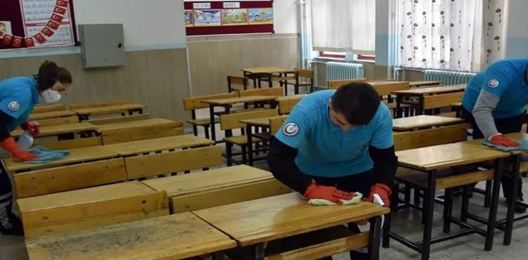 Kocasinan'da okulların hijyen temizliği sürüyor