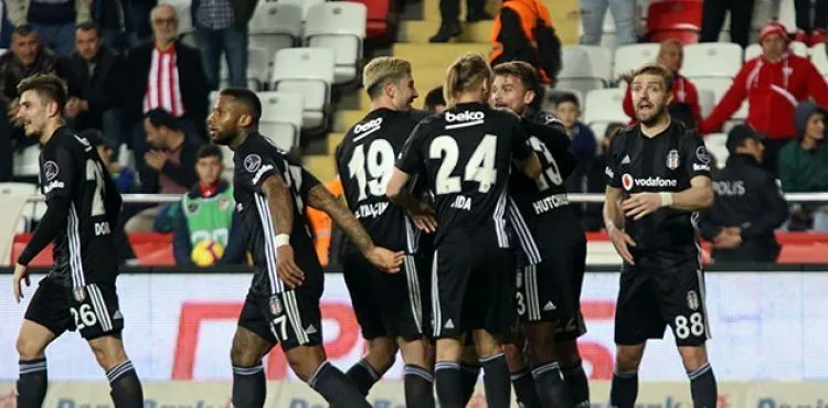 Beşiktaş Antalya'da farklı kazandı | Antalyaspor - Beşiktaş kaç kaç?