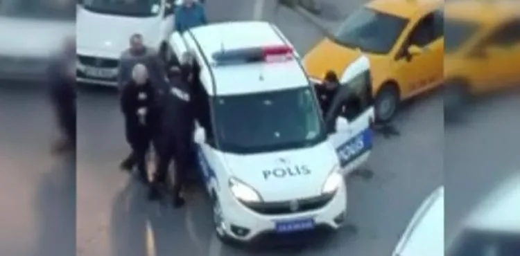 Müşteri olarak bindi, taksicinin başından aşağı su döktü