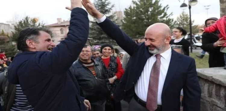 Başkan Çolakbayrakdar, "Toplumun her kesimine hizmet üretiyoruz"