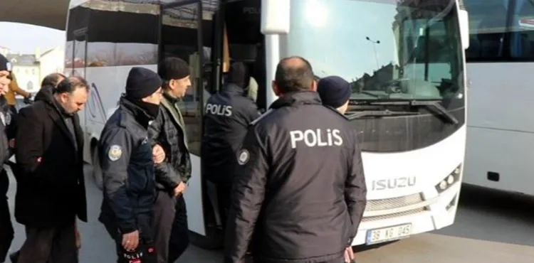 FETÖ'den gözaltına alınan 26 ihraç polis sağlık kontrolünden geçti
