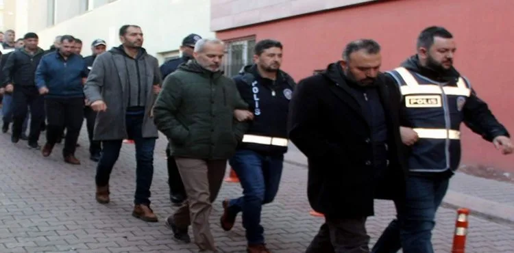 FETÖ operasyonunda gözaltına alınan 26 kişiden 13'ü adliyeye sevk edildi