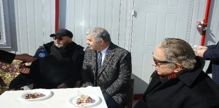 Başkan Çelik, Hayırsever Osman Ulubaş'a doğum günü sürprizi yaptı