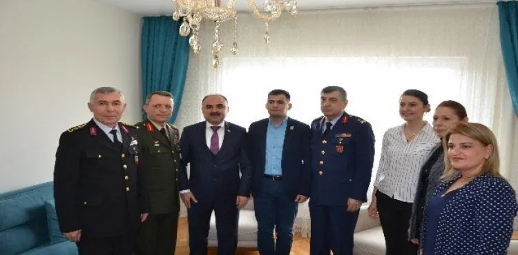 Vali Günaydın Terörle Mücadele Gazisine Rozetini Taktı