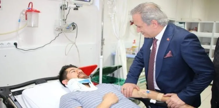 Öğretmenleri taşıyan otomobile beton mikseri çarptı: 4 yaralı