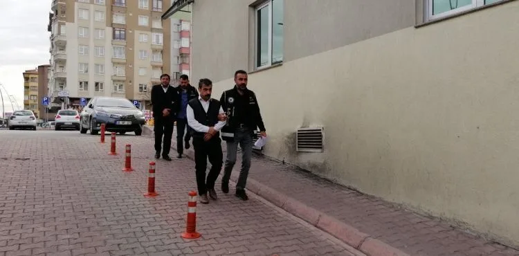 Göçmen kaçakçısı 2 kişi adliyeye sevk edildi