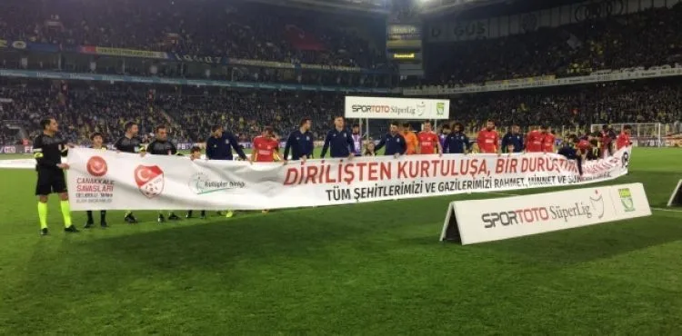 Fenerbahçe-Sivasspor maçında Çanakkale pankartı